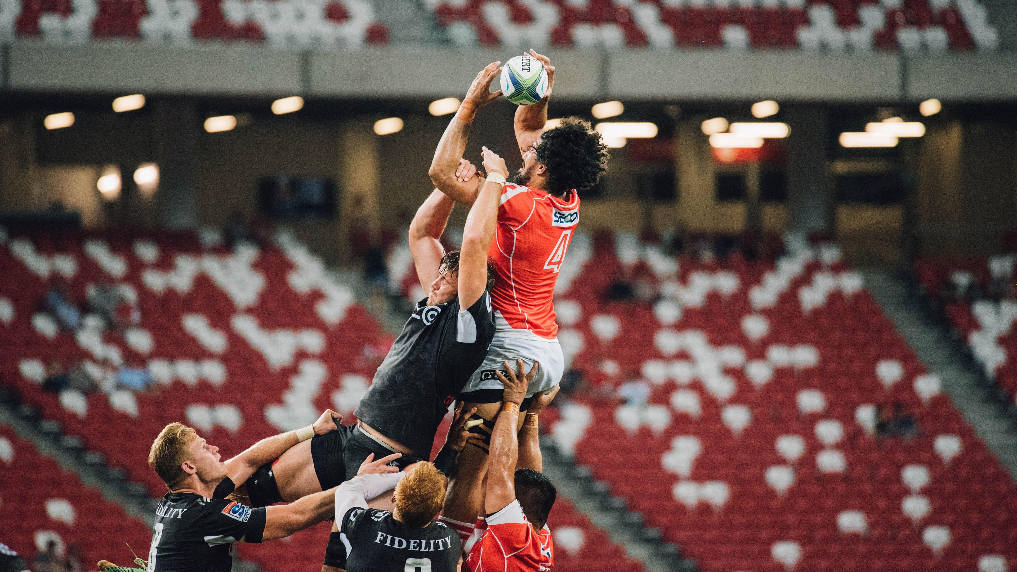 激情对决!同城德比战引爆全场,胜负悬念保持至最后一刻