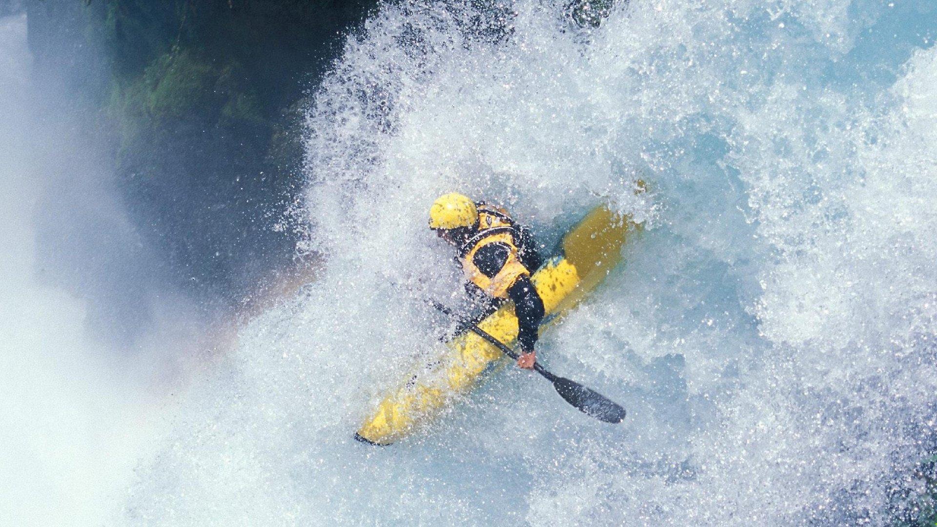 VAR介入引发裁判争议 关键判罚改写比赛结局