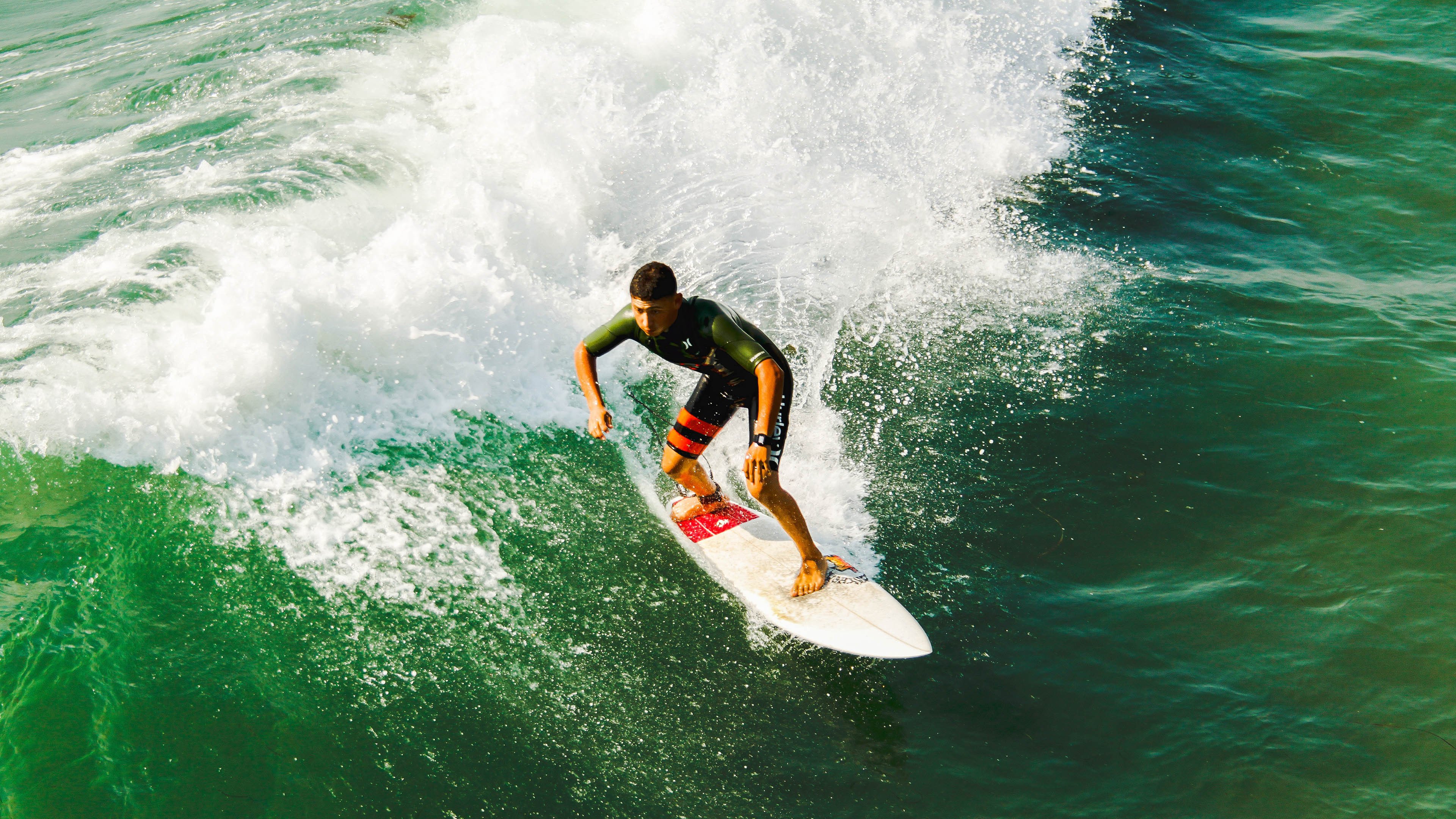 梅西第八次捧起金球奖 阿根廷巨星再创足坛历史