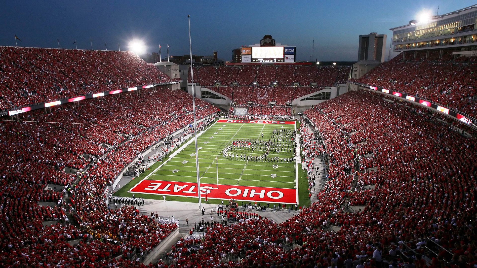 英超豪门激战正酣，曼城逆转利物浦登顶积分榜